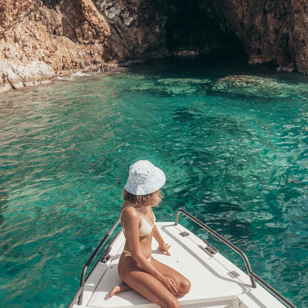FULL-DAY OCEAN CRUISES IN THE CARIBBEAN
